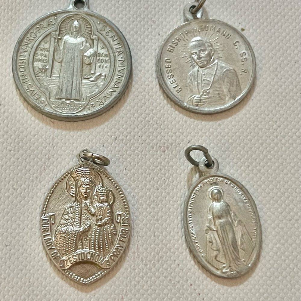 VTG Lot Of 4 Religious Cross Medals Pendants Virgin Mary Jesus CHRIST # 12